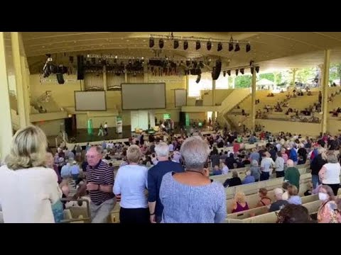 Salman Rushdie, il momento dell’aggressione a New York – Il video