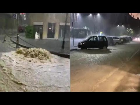 Nubifragio a Firenze, ad Antella la fognatura straripa: strade sommerse