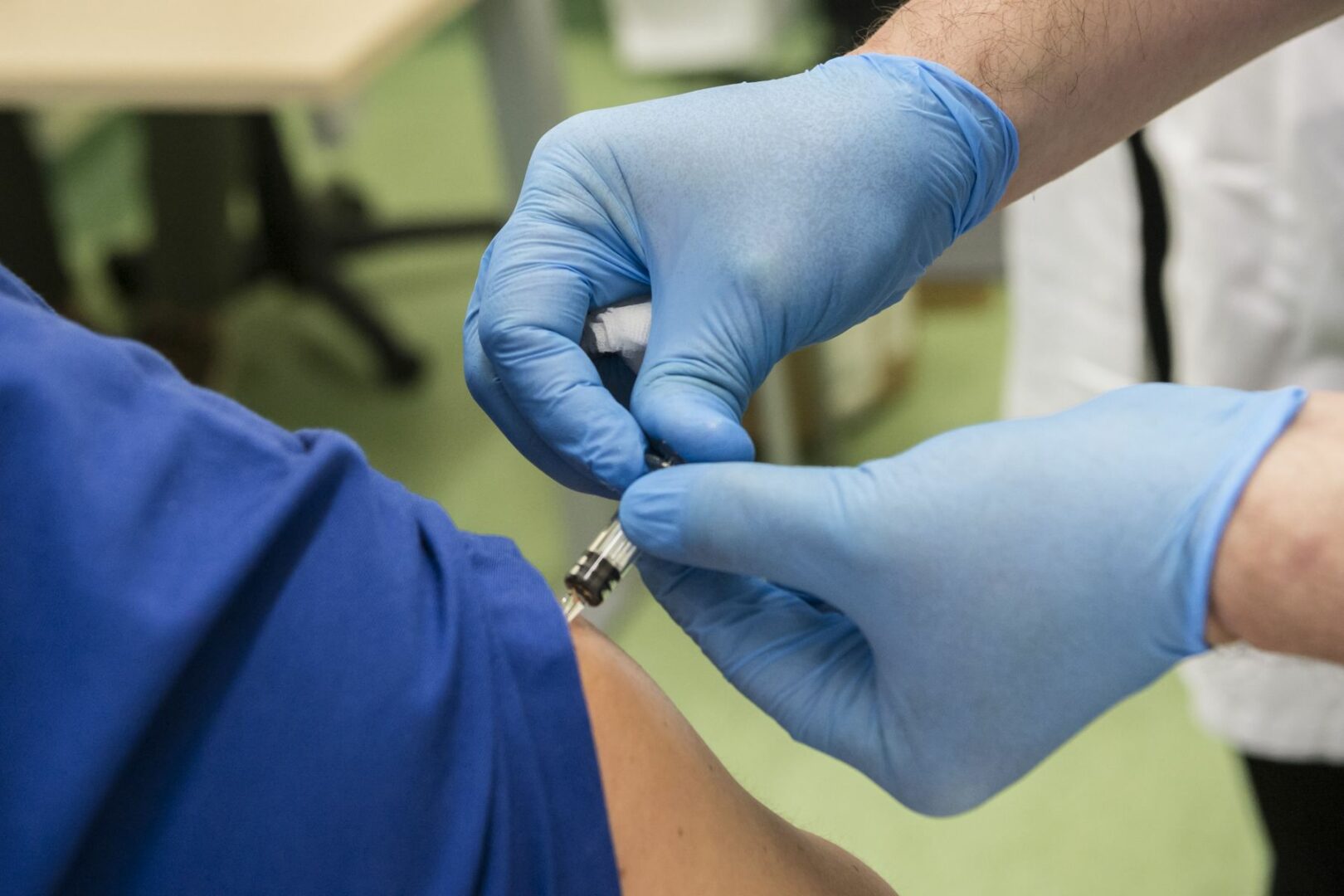 Covid, in Italia 13.197 nuovi positivi e 30 decessi