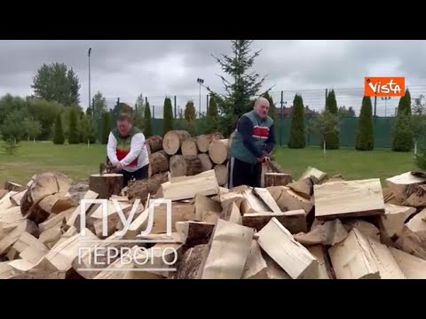 Lukashenko si improvvisa spaccalegna e beffa l’Ue sulle sanzioni: «Non vi lasceremo morire di…