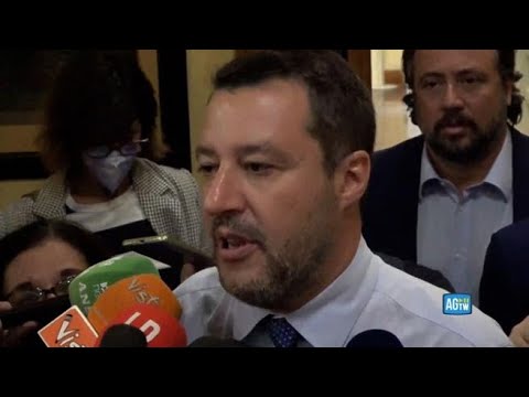 Salvini su Di Maio: «Ministro Esteri passa il tempo svolazzando in pizzeria»
