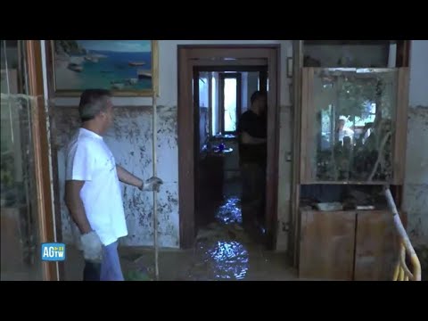 Dentro le case di Ostra: «Acqua alta due metri, nessuno è venuto ad aiutarci»