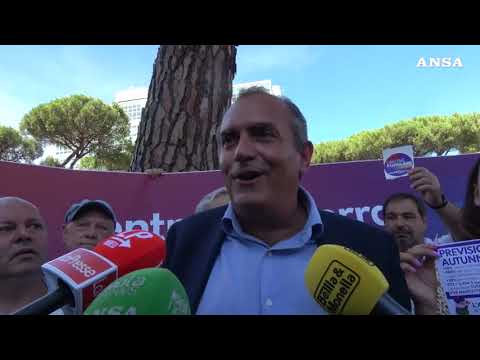 Elezioni, De Magistris: “Berlusconi su Tik Tok? Berlusconi ha tutto per tutti”