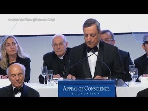 Draghi a New York: «Basta esitazioni sulle autocrazie, è in gioco il nostro futuro»