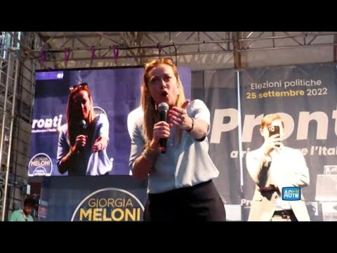 Il comizio di Meloni a Palermo: «Mi contestano? Lasciateli fare, io sono cintura nera di urla»