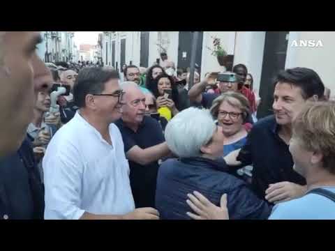 Tour elettorale di Conte nel Foggiano, grande folla a Candela