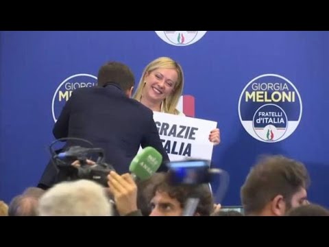 Nella notte il discorso di  Meloni  tra emozione e lacrime di gioia  sulle note di Rino Gaetano