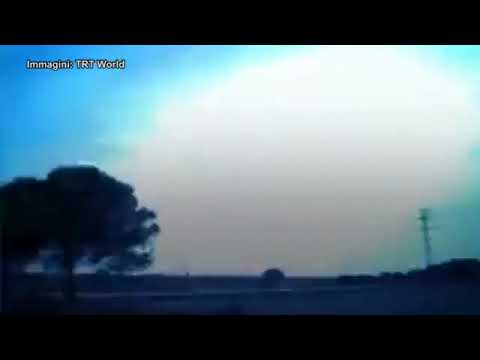 Tempesta di fulmini a Minorca: il cielo si illumina di blu, bianco e arancione