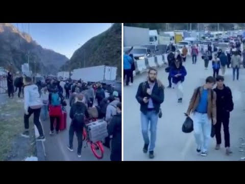Centinaia di persone in coda al confine tra Russia e Georgia, in fuga dalla guerra