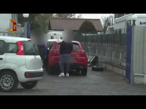 Torino, riciclaggio di auto rubate e assicurazioni truffate