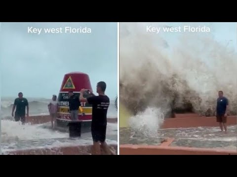 Uragano Ian: il selfie tra le onde. In Florida dichiarato lo stato di emergenza