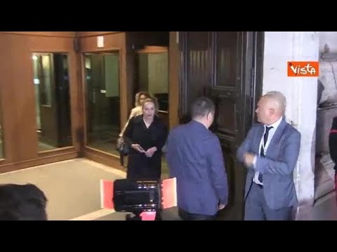 Meloni non rilascia dichiarazioni all’uscita dalla Camera dopo l’incontro con Salvini