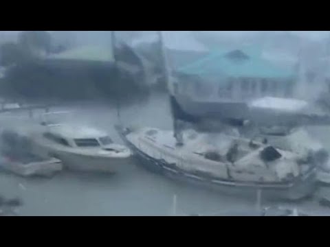 Yacht e barche portati via dalla furia dell’uragano Ian