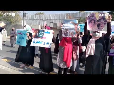 Kabul, manifestazione a sostegno delle proteste in Iran dispersa dai talebani