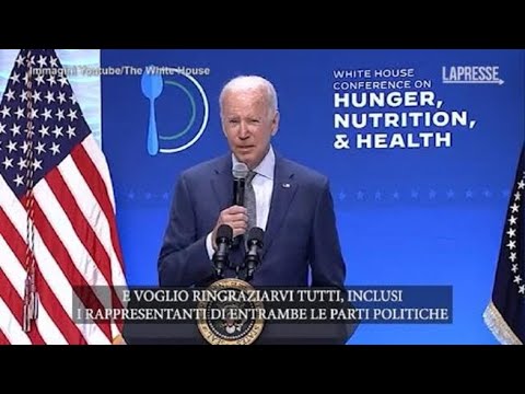 Gaffe di Biden: cerca tra il pubblico la deputata morta lo scorso agosto