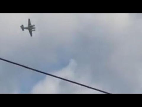 Ruba un aereo e minaccia di schiantarsi contro supermercato, poi atterra e viene arrestato