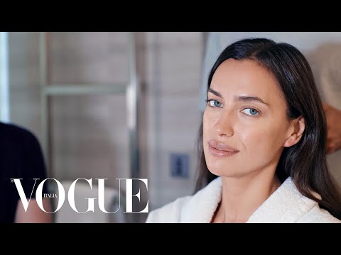 Irina Shayk si prepara per la sfilata di Giorgio Armani | Vogue Italia