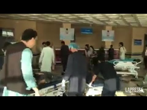 Afghanistan: kamikaze a Kabul fa strage di studenti