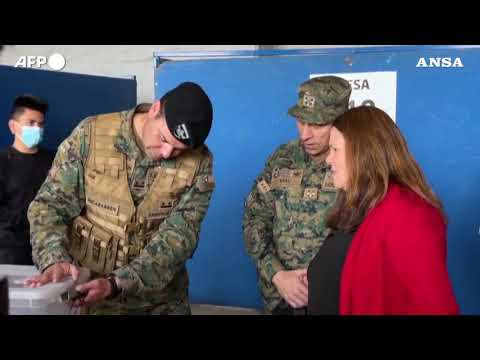 Cile al voto sulla Costituzione che sostituirebbe quella di Pinochet