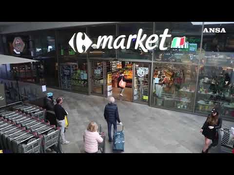 Da Roma a Milano, il caro bolletta minaccia i negozi