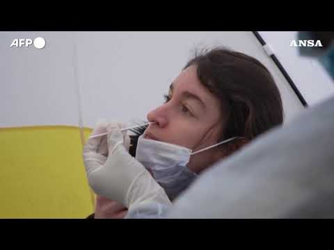 Covid: arrivano i nuovi booster. Asintomatici restano a casa