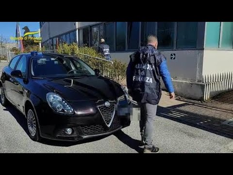 Ostia, scoperta una galleria d’arte clandestina con oltre 7 mila reperti archeologici e storici