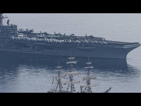 La portaerei Bush incrocia la Vespucci: «Dopo 60 anni, siete ancora la nave più bella del mondo