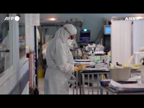 Covid, Fiaso: in 7 giorni -21,5% dei ricoveri, virus indebolito