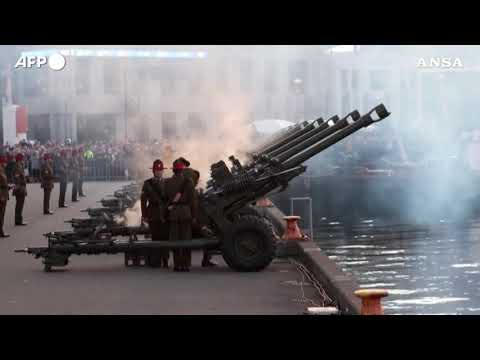 96 colpi di cannone, cosi’ la Nuova Zelanda rende omaggio a Elisabetta II