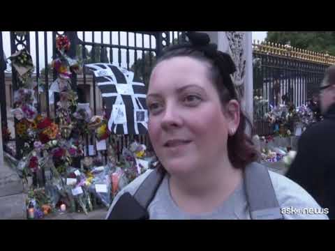 Omaggi a Buckingham Palace per la regina: ha fatto tanto per noi