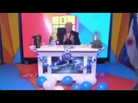 Conduttore argentino festeggia la morte della regina Elisabetta in diretta tv con brindisi e…