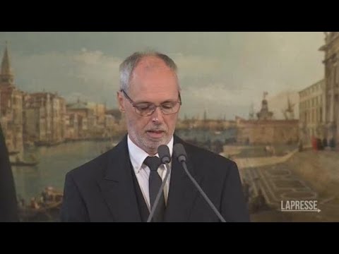 Carlo III proclamato ufficialmente re in diretta tv: «God Save The King»