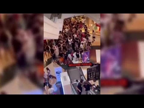 Roma, il video della vergogna: cori razzisti al centro commerciale Euroma2