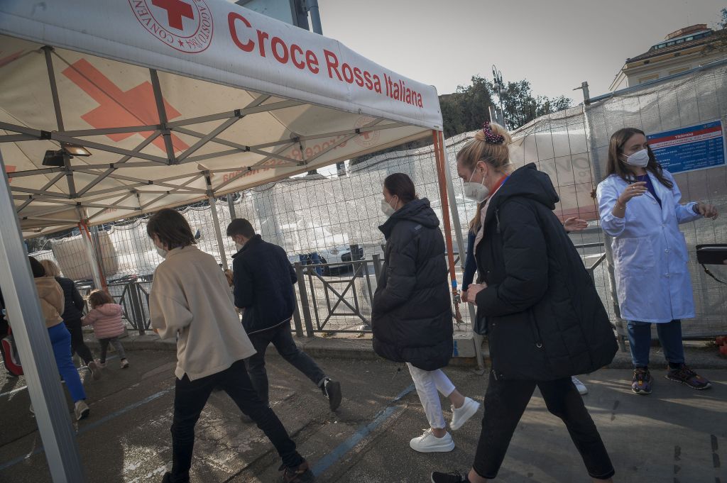 Covid, In italia 69.925 nuovi positivi e 80 decessi