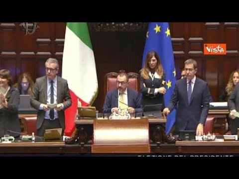 Standing ovation della maggioranza per l’elezione di Fontana, l’opposizione non ha applaudito
