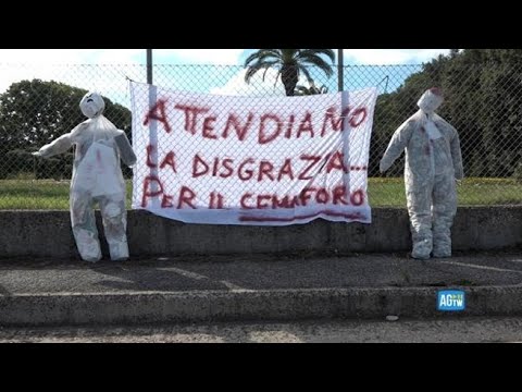 Roma, protesta choc sulla Laurentina: fantocci impiccati contro il degrado