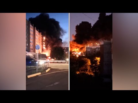 Jet militare russo si schianta contro un edificio residenziale al confine con l’Ucraina