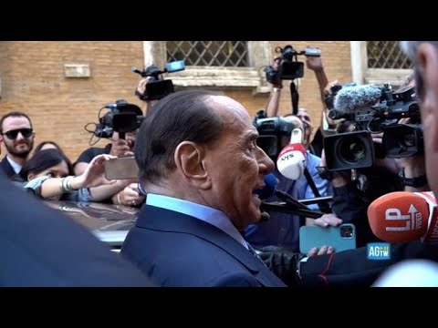 Berlusconi entrando al Senato: «Meloni mi ha chiesto di essere il suo consigliere»
