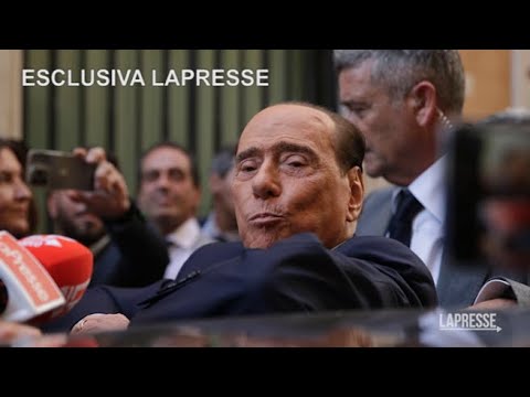 Berlusconi ai suoi: «Meloni? Le ho chiesto tre ministeri in più e mi ha riso in faccia» – l’audio