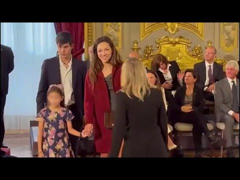 Francesca Verdini in prima fila con la figlia di Salvini in braccio