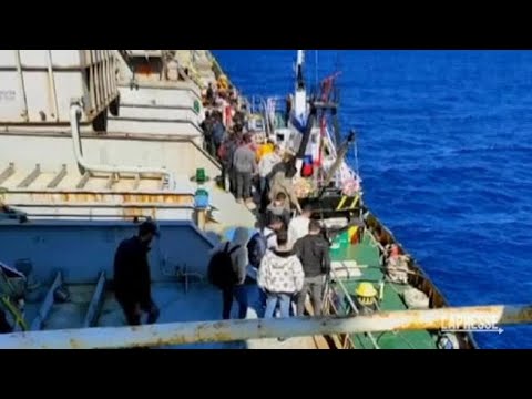 Grecia, la guardia costiera salva oltre 50 migranti in mare