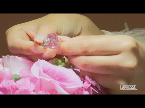 Uno dei diamanti rosa più rari al mondo in vendita a Hong Kong