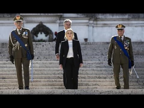 Giorgia Meloni all’Altare della Patria: la corona d’alloro sulla tomba del Milite Ignoto