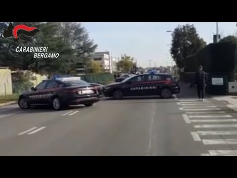 Lite al semaforo, investe e uccide motociclista: il video dell’arresto