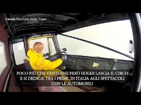 Addio a Holer Togni, re degli stuntman: incredibili le sue acrobazione sulle auto