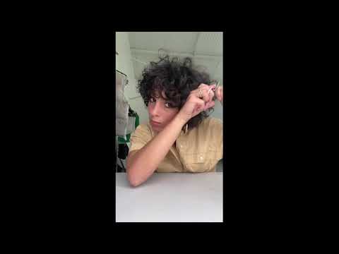 Juliette Binoche e altre star francesi si tagliano una ciocca di capelli in solidarietà con le…