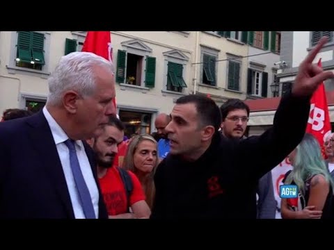 Firenze, il governatore Giani contestato dalla piazza dei rider: «Via da qui, non c’è differenza…