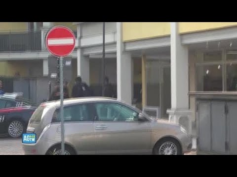 Roncadelle, finita la trattativa con i carabinieri: il papà “barricato” in casa col figlioletto…