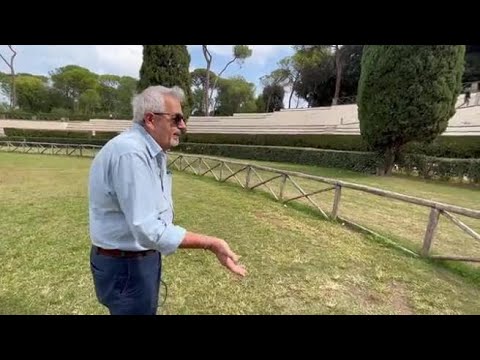 Villa Borghese, vandali imbrattano il Galoppatoio con spray blu
