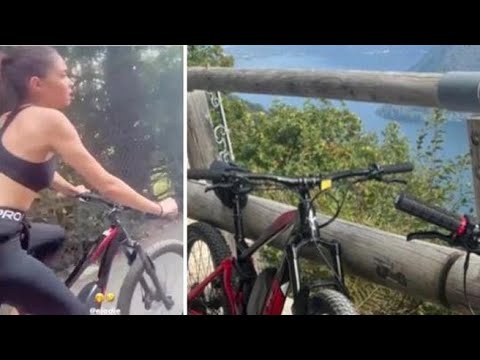 Elodie in bici con il compagno Andrea Iannone. Lui scherza: «Cosa ti fa male?»